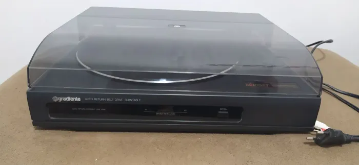 Toca disco com pré amplificador - GRADIENTE TARGET
