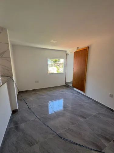 Alugo casa  de vila rua Ana Teles bem localizada sala 2 qtos cozinha tratar *