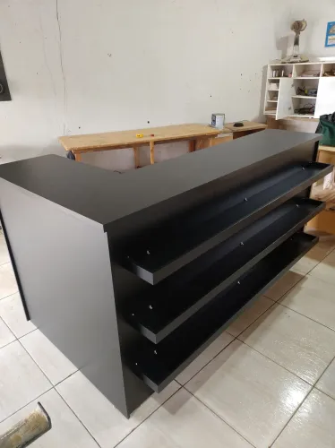 Balcão com expositores 100%mdf preto tx