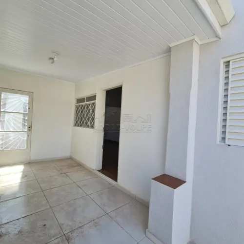 Casa reformada para locação - Situada entre a R. Quinze de Novembro e Av.Duque de Caxias