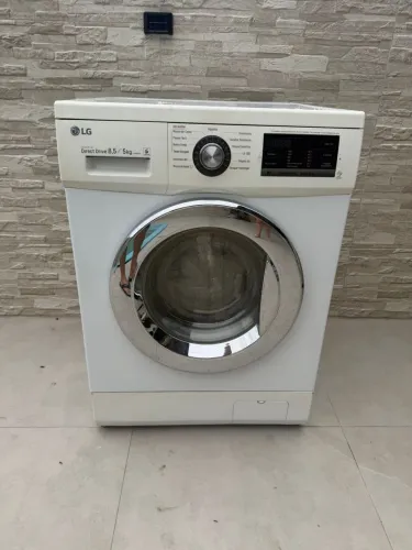 Máquina lava e seca em ótimo estado de conservação com garantia de três meses  8.5/5 kg 