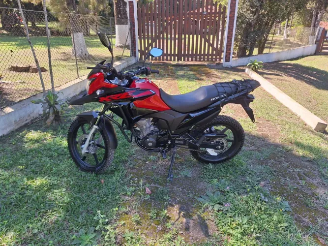 Moto bem conservada e bem cuidada