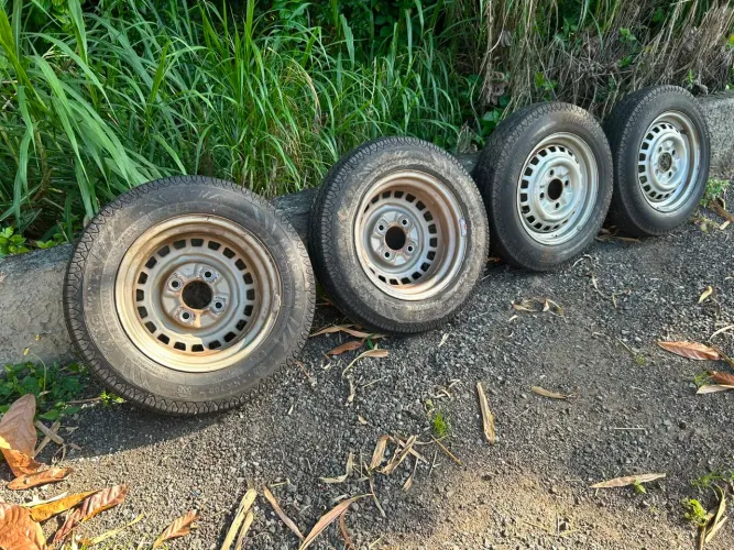 4 rodas e pneus de fusca