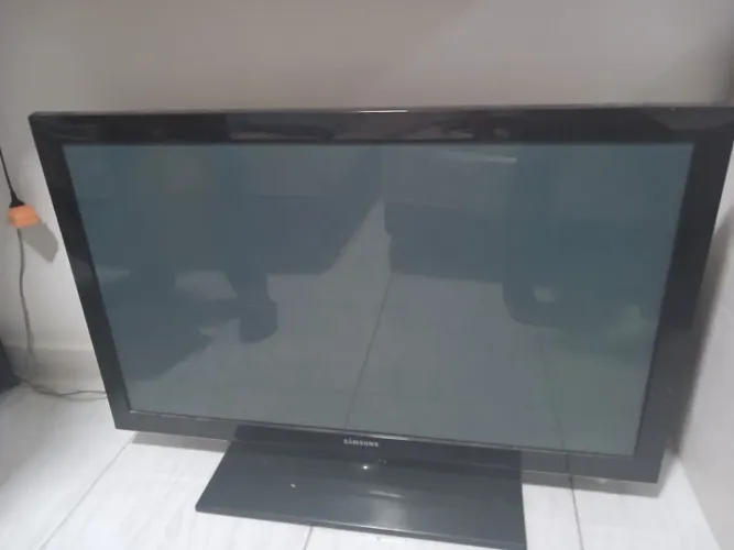 Televisão para retirada de peças