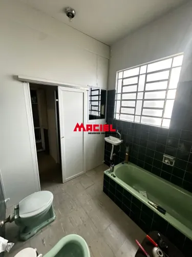 CENTRO: CASA EXCELENTE PARA CLÍNICA, CONSULTÓRIO, ESCRITÓRIO, RESTAURANTE, ESTACIONAMENTO!