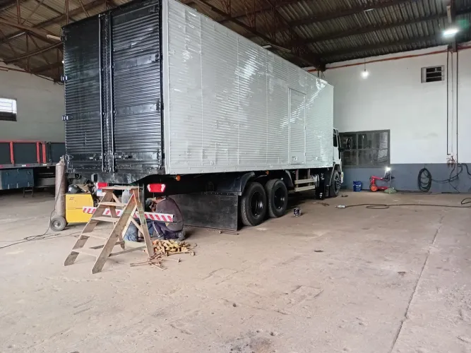 Vendo baú 8.2mtx250x260
