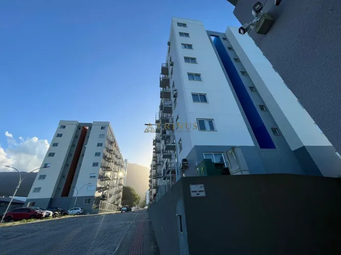 Apartamento 2 quartos com sacada no Brisas do Oceano a 50m da praia