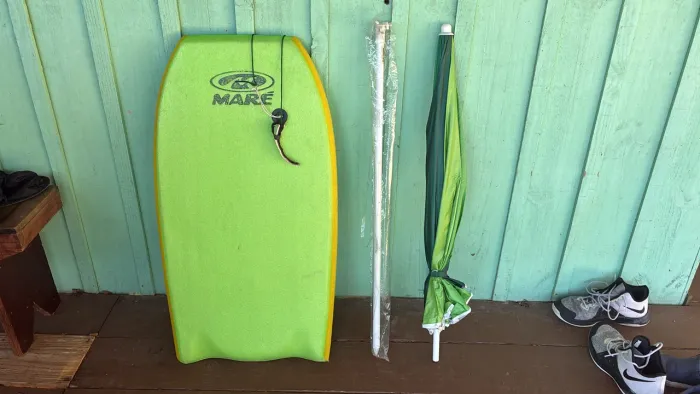 Kit Praia Imperdivel - Prancha BodyBoard + Guarda-sol ( ambos usados apenas 4 vezes) !!