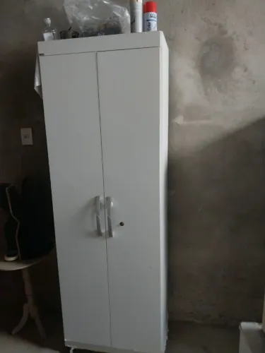 Vende-se Roupeiro duas portas usado