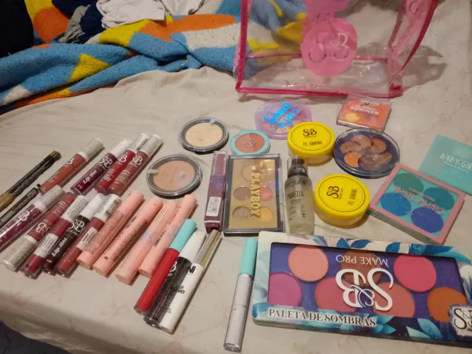 Kit maquiagem mais de 30 itens mais bolsinha 