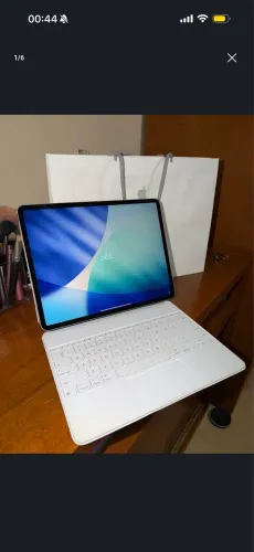 iPad Air 13 polegadas (M2) Wi-Fi 256GB + Magic Keyboard
