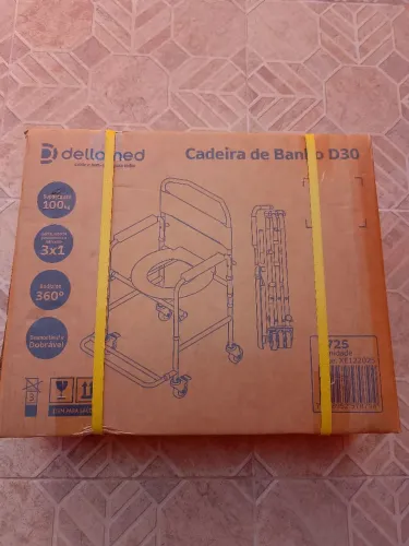 Vendo cadeira de banho nova nunca usada , na caixa