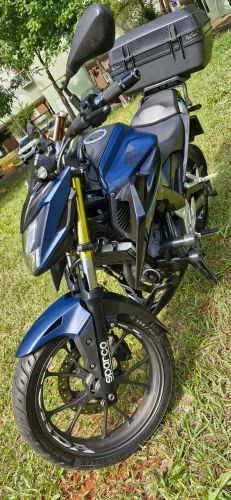 CB 300F Ano 2024 modelo 2025 Azul Acetinado.
