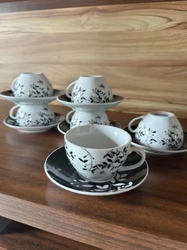 Jogo de xícaras de chá ou café de porcelana.