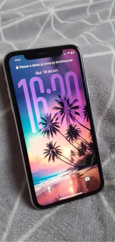 iPhone 11 branco lindo