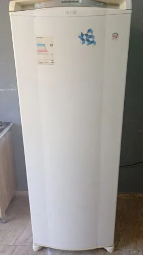 Vendo geladeira funcionando perfeitamente com marca de uso