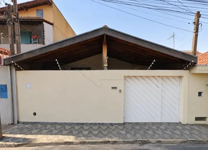 Casa Residencial com 03 quartos sendo 01 com Suíte no Jardim Roseira.