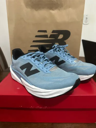 Tênis NewBalance FuelCell Rebel V5 - Masculino Azul 46