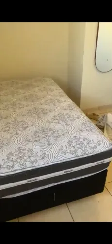 Vendo cama de solteirão, box e molas ensacadas em perfeito estado, poucos meses de uso.