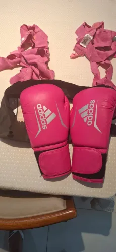 2 pares Kits Luvas de Muay Thai / Boxe (Adidas 12oz + Pulser 10oz) + Bandagens