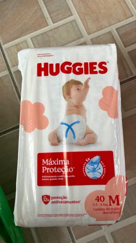Fralda Huggies Máxima Proteção M - 40 unidades.