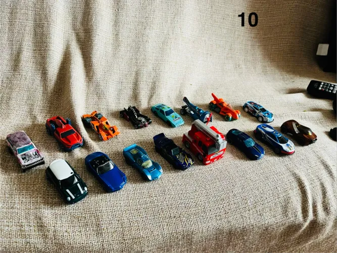 Hotwheels ( a maioria) 90 unidades