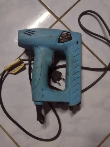 Pistola de grampos elétrica