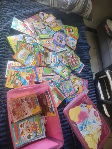 Vendo revistas antigas turma da Mônica 