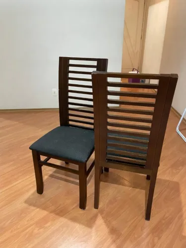 Par de Cadeiras de Jantar em Madeira Maciça - Encosto Ripado / Estofadas
