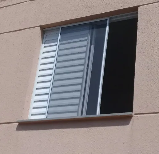 Tela mosquiteira para janelas e portas