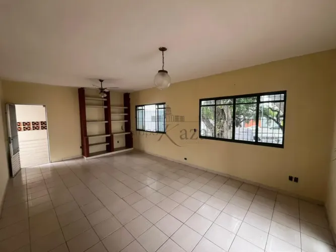 Casa Sobreloja - Jardim Vale do Sol - 3 Dormitórios - 190m².