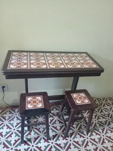 Mesa de madeira de lei dobrável com azulejoss