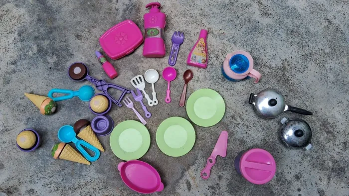Kit brinquedos diversos menina 29 pecas ótimo estado