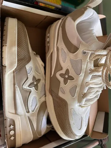 Tênis LV branco e bege tamanho 43 