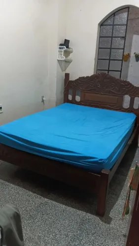 Cama de casal em angelim pedra com colchão 