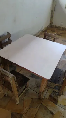 Mesa com 4 cadeiras infantil 