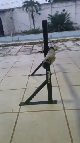 Saco de boxe e barra fixa