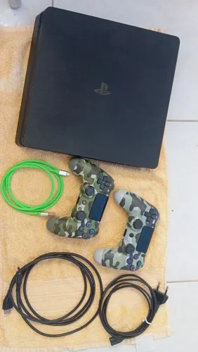 Ps4 slim 1 tera, praticamente zero 2 controles