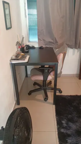Armario, cadeira e mesa
