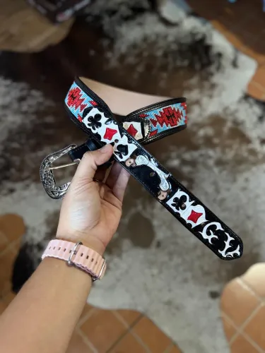 Cinto de miçanga nunca usado em perfeito estado