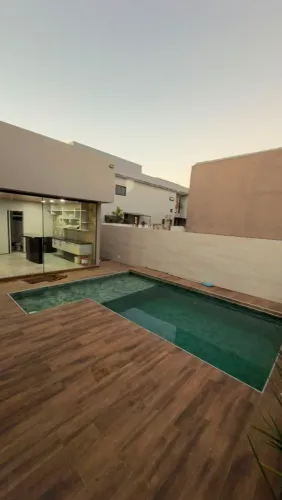 Alugo Casa de Alto Padrão com 4 suítes sendo 400 m² no litoral sul