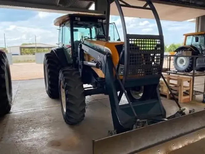 TRATOR VALTRA BM 125 CV - ANO 2013