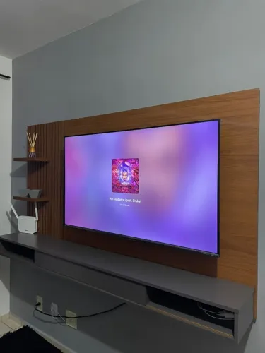 Painel para TV até 60 Polegadas Ripado com Nichos Freijó Cinza