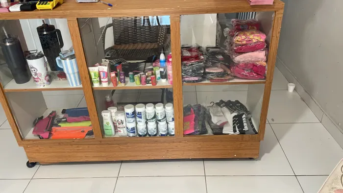 Vendo balcão para loja com vidro expositor