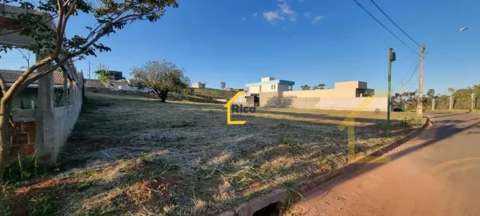Villa Suíça - Lote plano de 260m² com Vista para a reserva no Residencial Villa