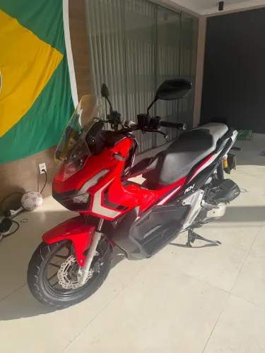 Honda ADV 150 semi nova com baixa quilometragem 