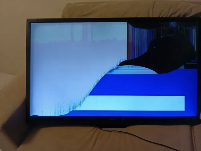 Vendo televisão 43 polegadas, problema na tela, tudo perfeito