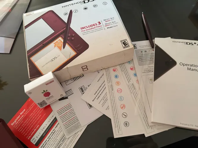 Nintendo DSi XL Magenta (vinho)