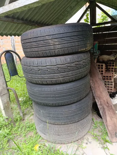 Pneus semi novos