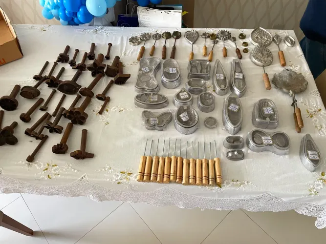 VENDO LOTE DE FORMAS PARA FLORES DE TECIDO + FORMINHAS* ?